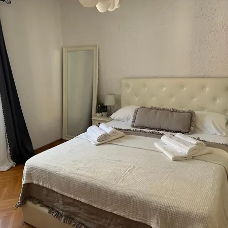 Square Apartment Porec