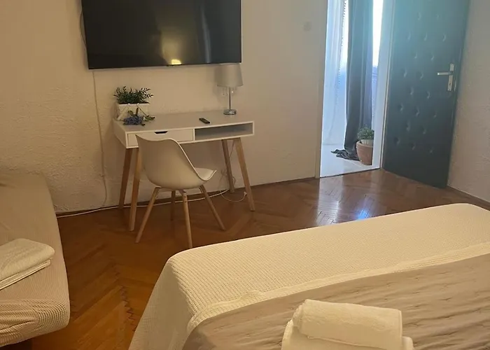 Apartment Square