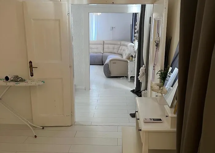 Apartment Square *